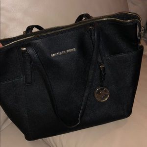 Micheal Kors purse